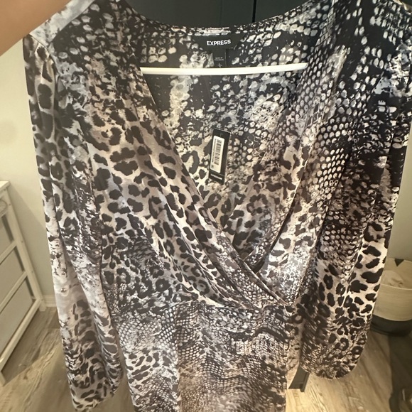 Express dress - Picture 3 of 4